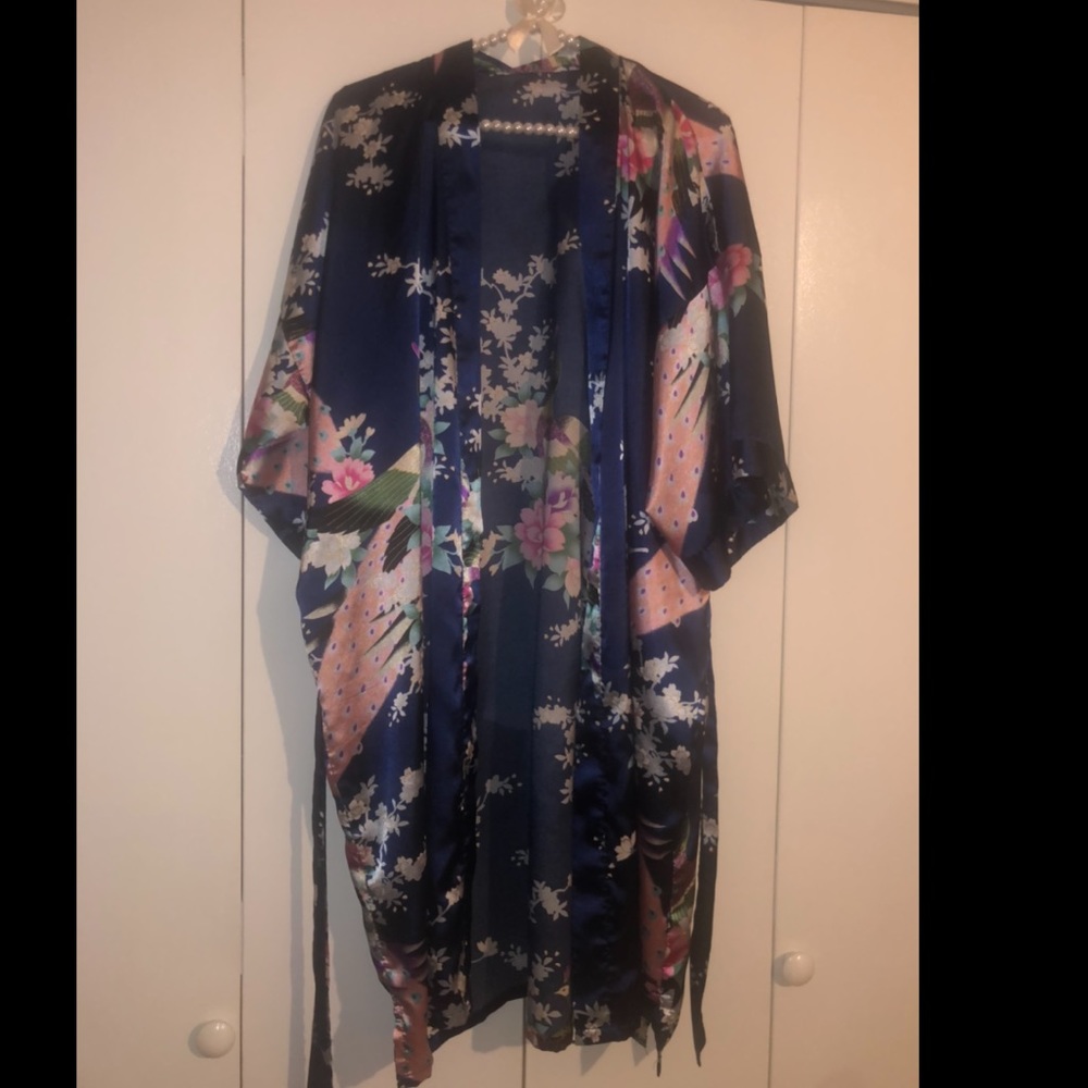 Robe - Picture 2 of 4